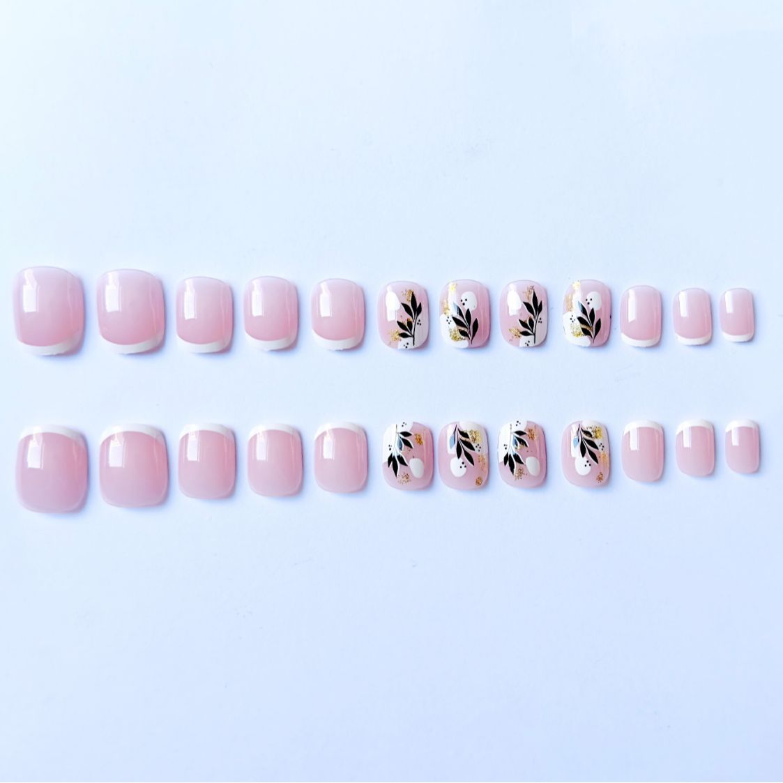 Künstlerisches Nagelkunst-Set mit botanischen Designs