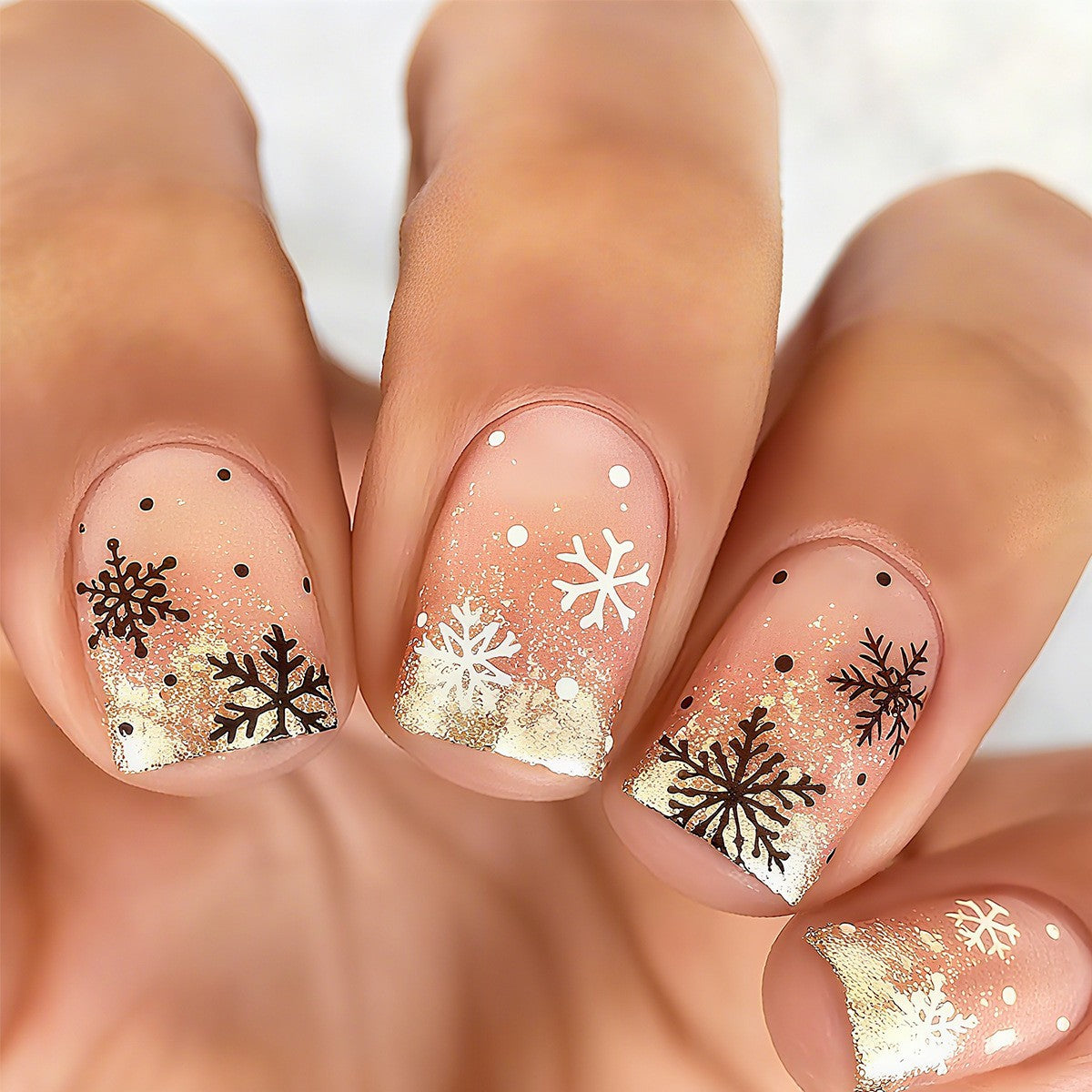 Kunstnagelset mit festlichem Weihnachtsdesign und kreativen Motiven Brehn