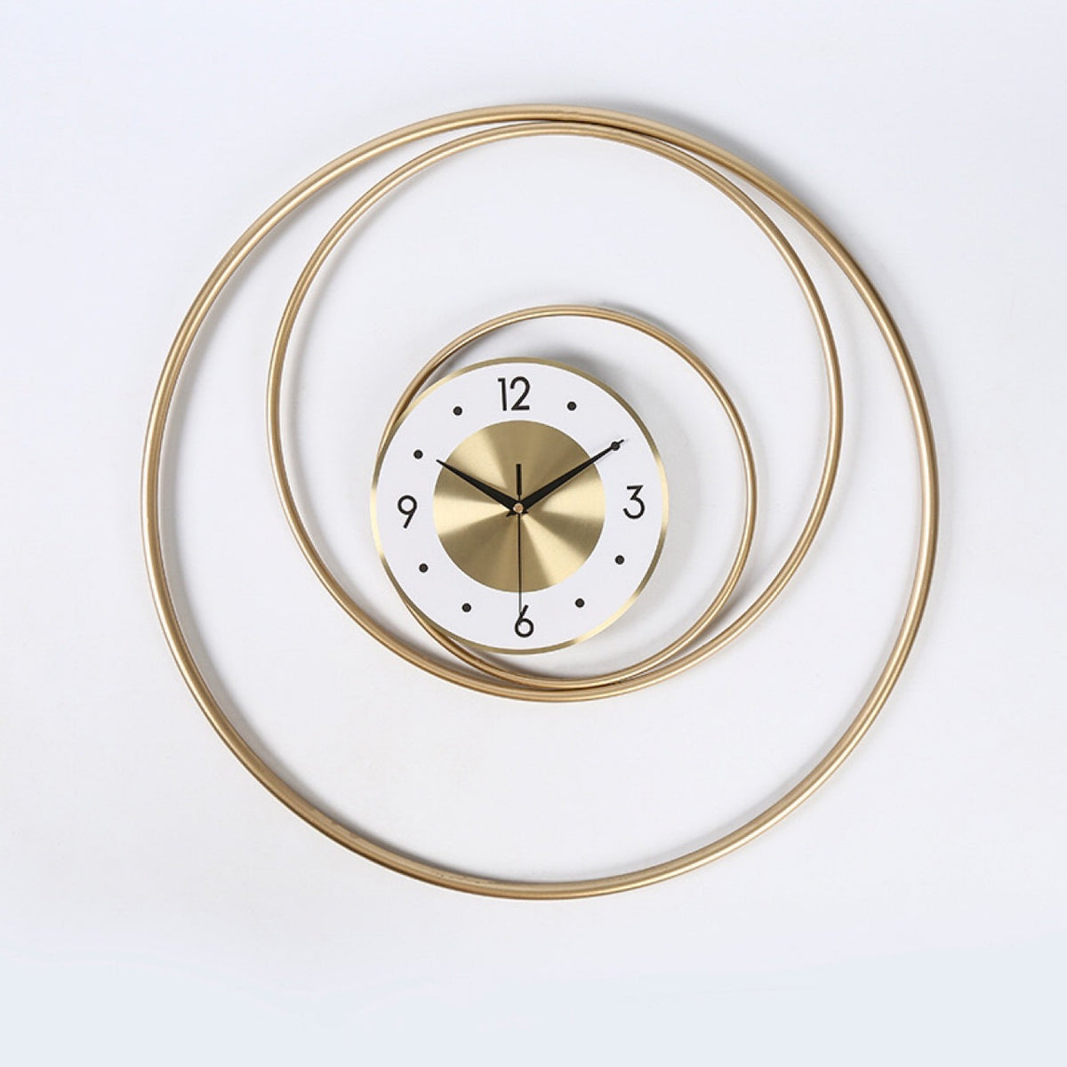 Künstlerische Wanduhr mit minimalistischem Design Brehn