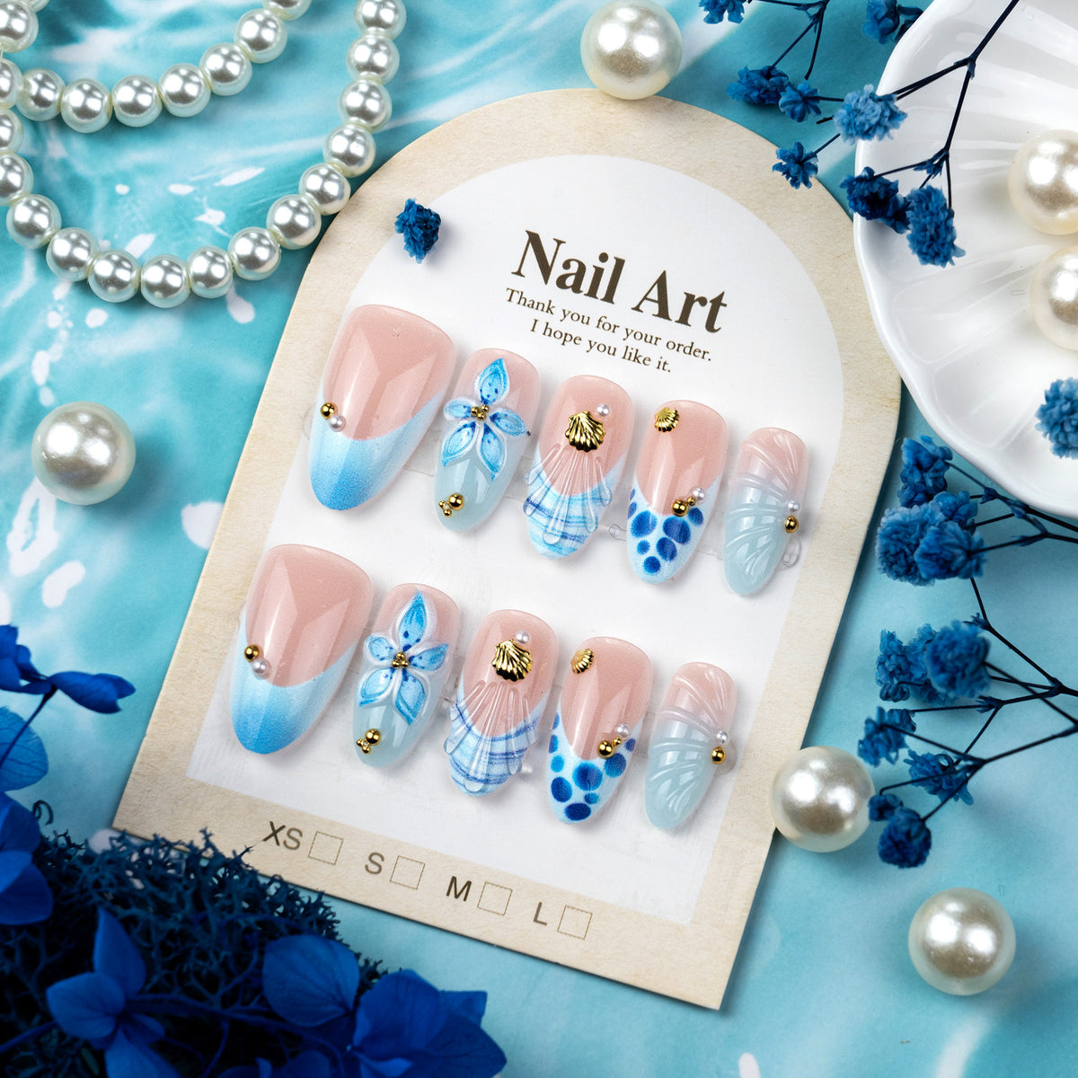 Dekorativer Press-On Nagelset mit ozean-inspiriertem Ästhetik