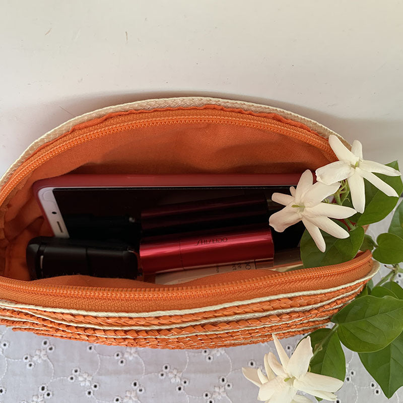 Kosmetiktasche Im Eleganten Halbmonddesign Brehn
