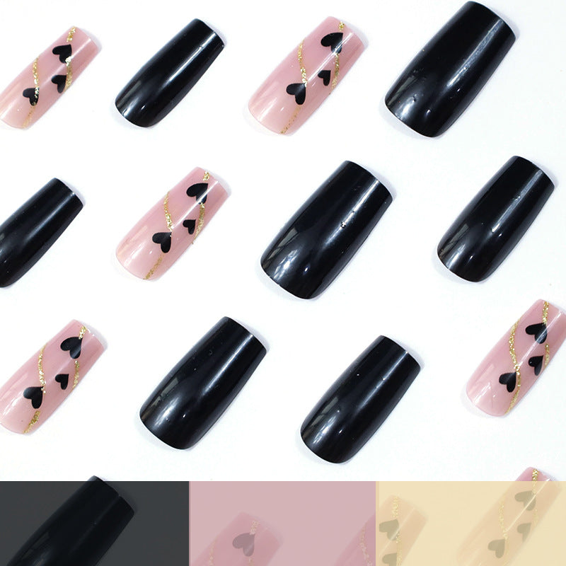 Herz-dekorierte Nagelkunst Brehn