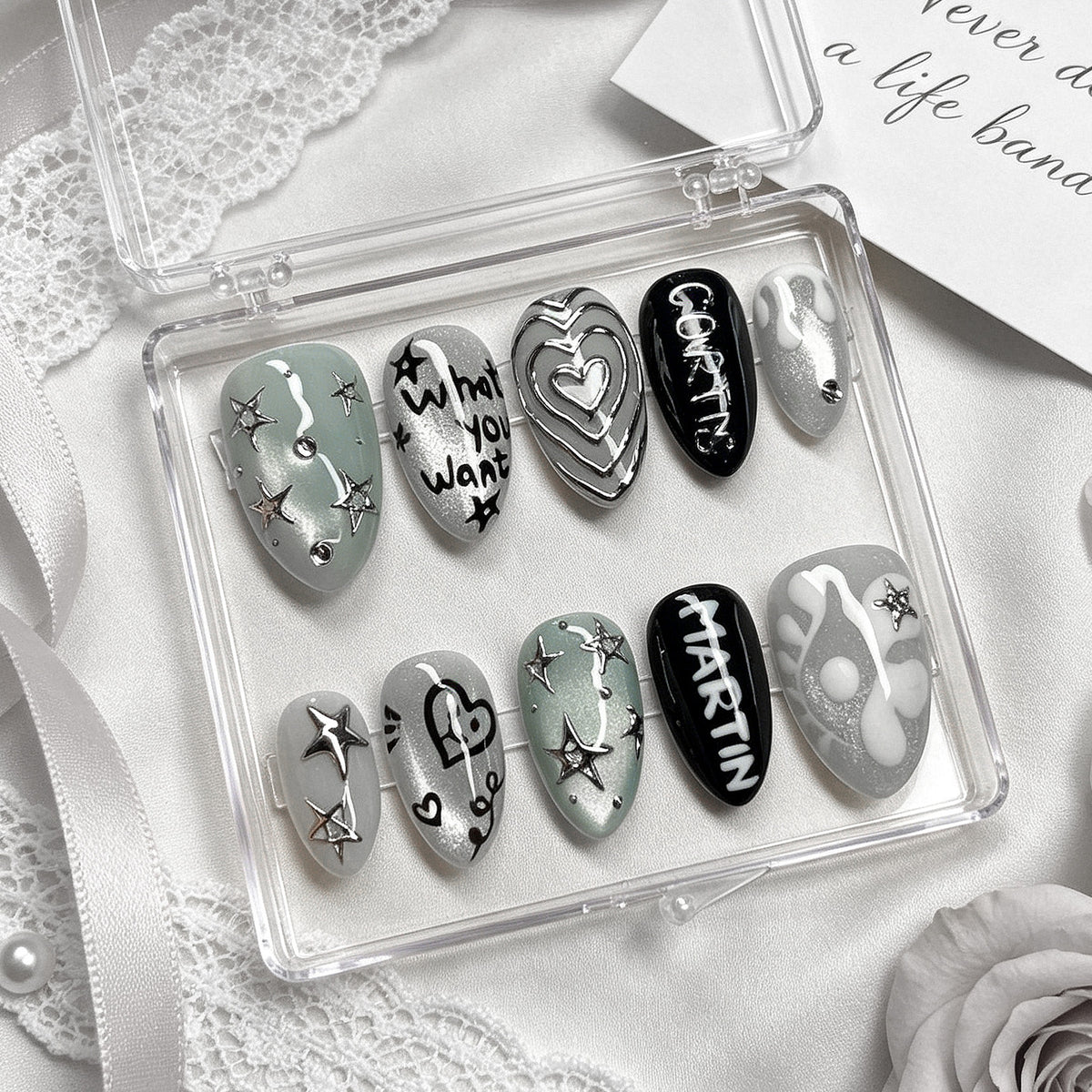 Künstlerisches Press-On Nagel Art Set mit maßgeschneiderten Designs Brehn