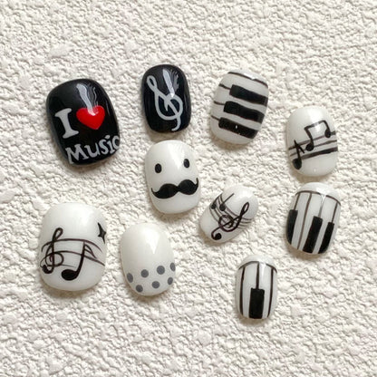 Themenhafte Press-On Nagelkunst Brehn