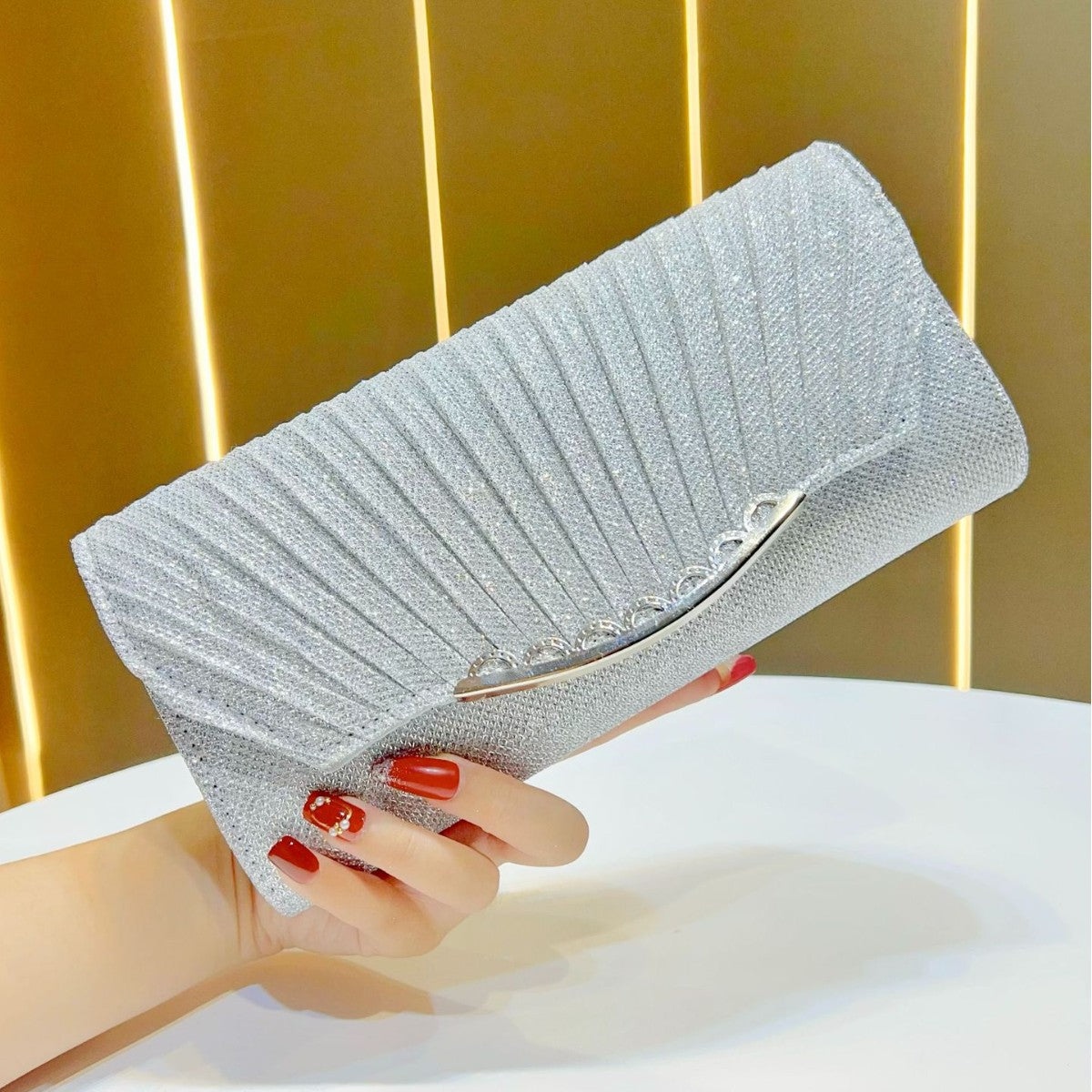 Texturierte Abend-Clutch