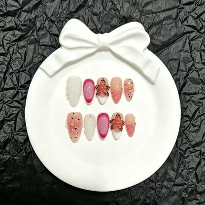 Dekoratives Press-On Nagelkunst-Set mit floralen und Edelstein-Akzenten  1791774491