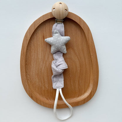 Holzclip Fuchs Plüsch Schnullerhalter mit geknotetem Musselinstreifen