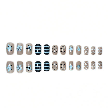 Künstlerisches Press-On Nail Design Brehn