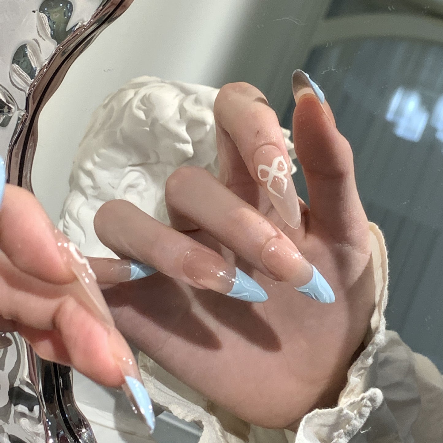 Dekoratives Press-On-Nagelkunst-Set mit charmantem Schleifen-Design Brehn