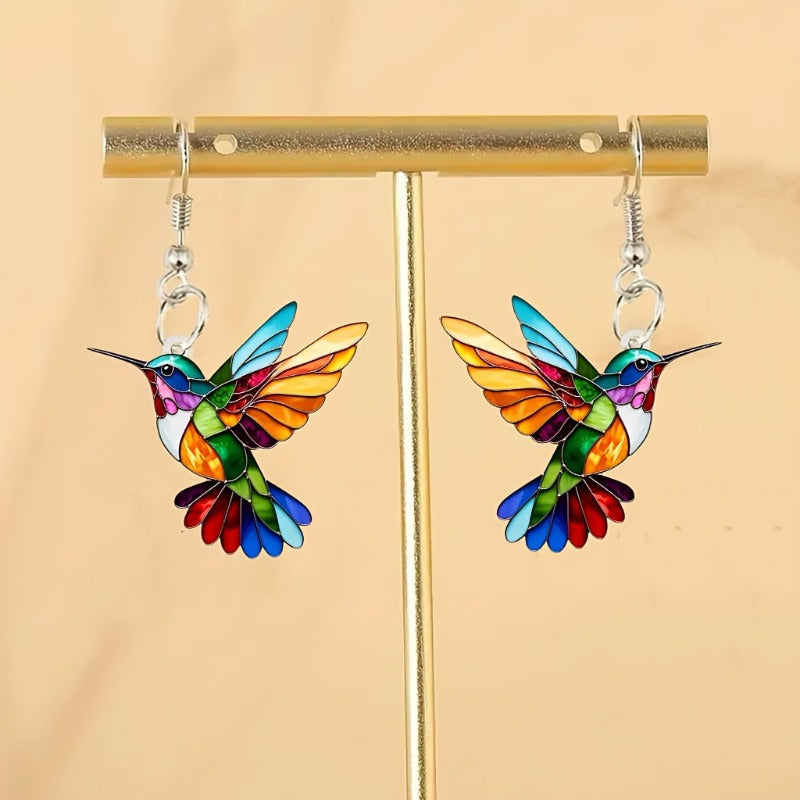 Bunte Kolibri Ohrringe – Fröhlicher Hängeschmuck mit fliegendem Vogel | Brehn