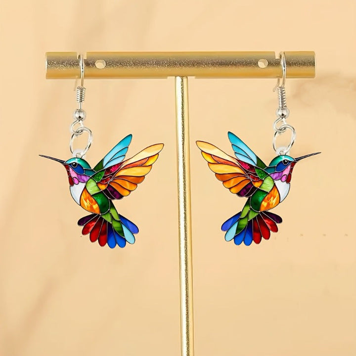 Bunte Kolibri Ohrringe – Fröhlicher Hängeschmuck mit fliegendem Vogel | Brehn