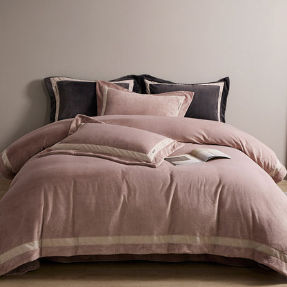 Luxuriöses Samt-Bettwäsche-Set mit kontrastierender Satinbordüre