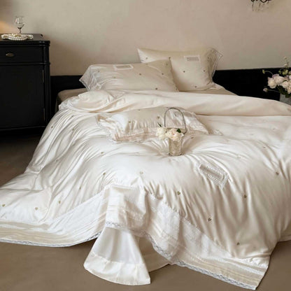 Luxuriös gesticktes Satin-Bettbezug-Set mit Spitze
