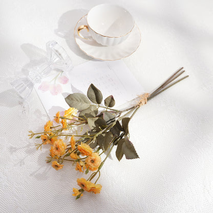 Vintage-inspirierter Trockenblumenstrauß
