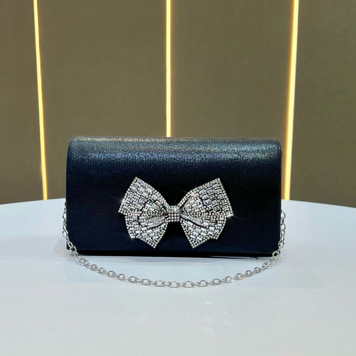 Bogen-verzierte Abendclutch