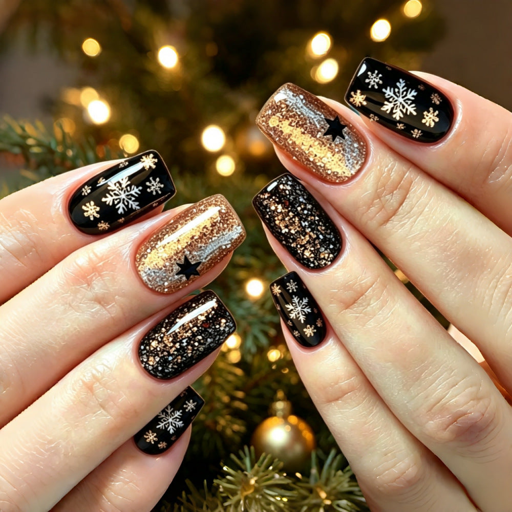 Kreative Kunstnägel mit Funkelndem Glitzer und Festlichem Winterdesign Brehn