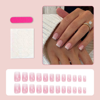 Kunstnagelset mit luxuriösen French-Tipps und elegantem Glanz Brehn