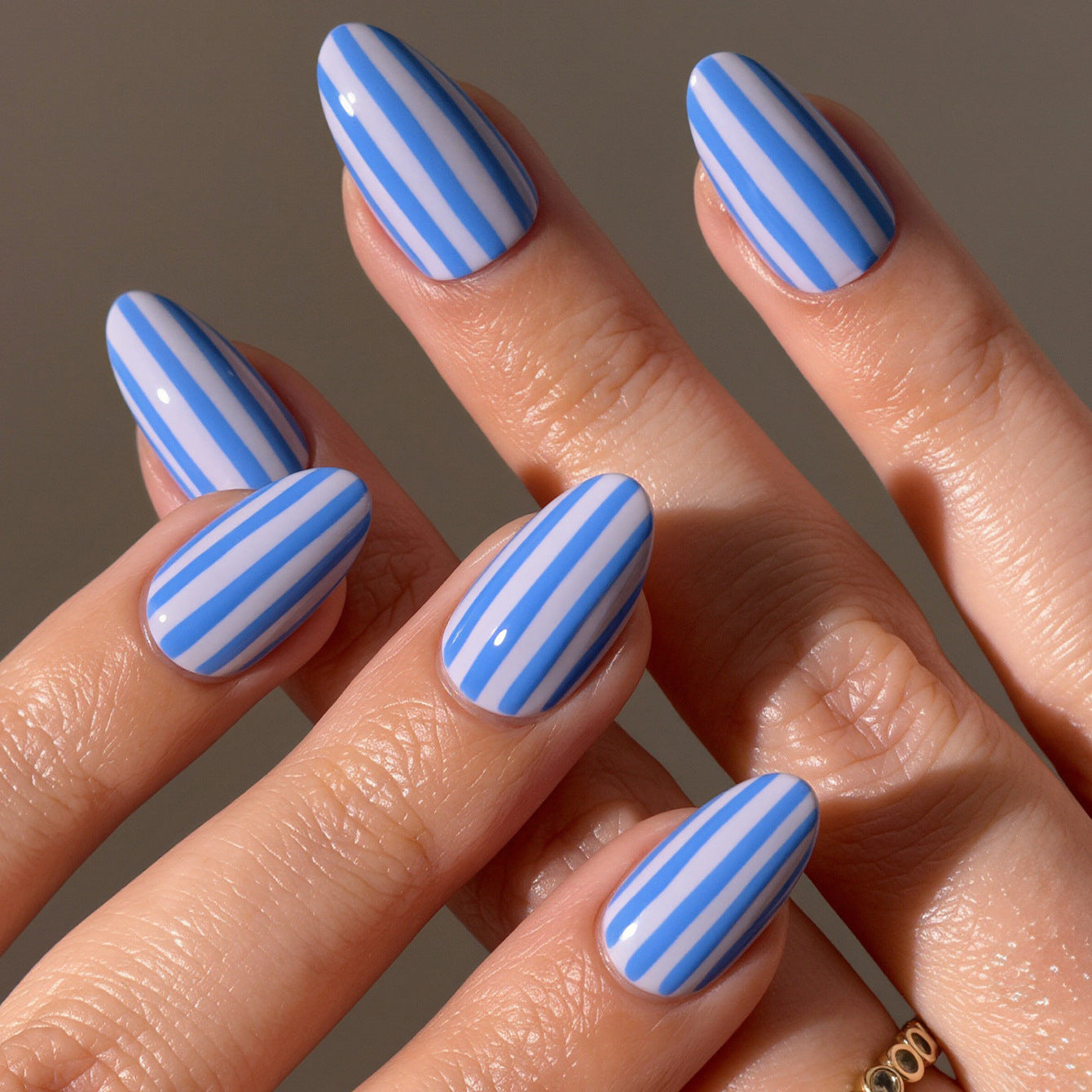 Stylische gestreifte Nagelkunst Tipps Brehn