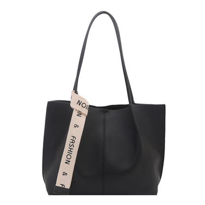 Modische strukturiert Tasche mit trendigem Riemen