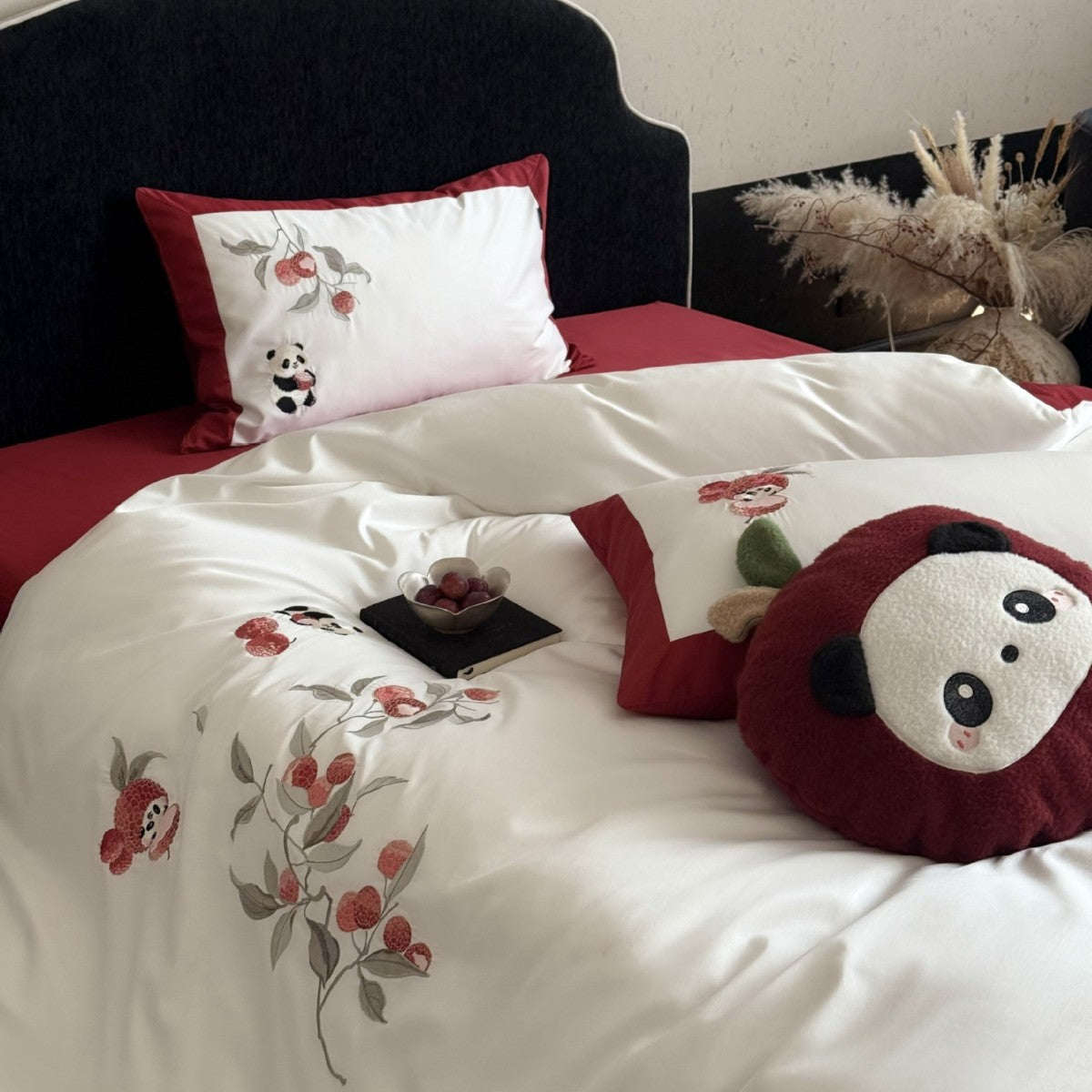 Bestickte Baumwollsatin-Bettwäschegarnitur mit floraler Apfel- und Panda-Applikation Brehn