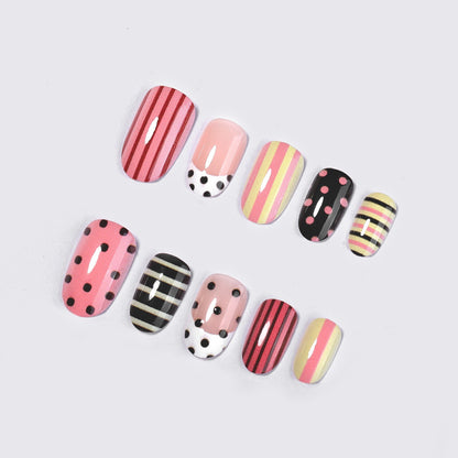 Kreatives Kunstnagelset mit verschiedenen Designs Brehn