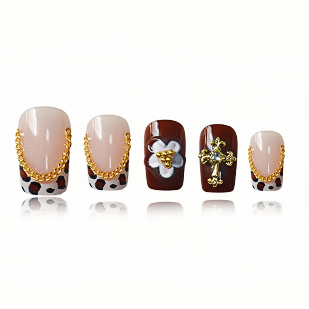 Blumenverzierte Nagelkunstverlängerungen Brehn