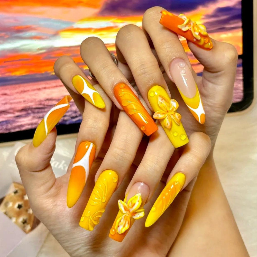 Elegante Nagelkunst mit Schwarz-Weiß-Kontrast Brehn