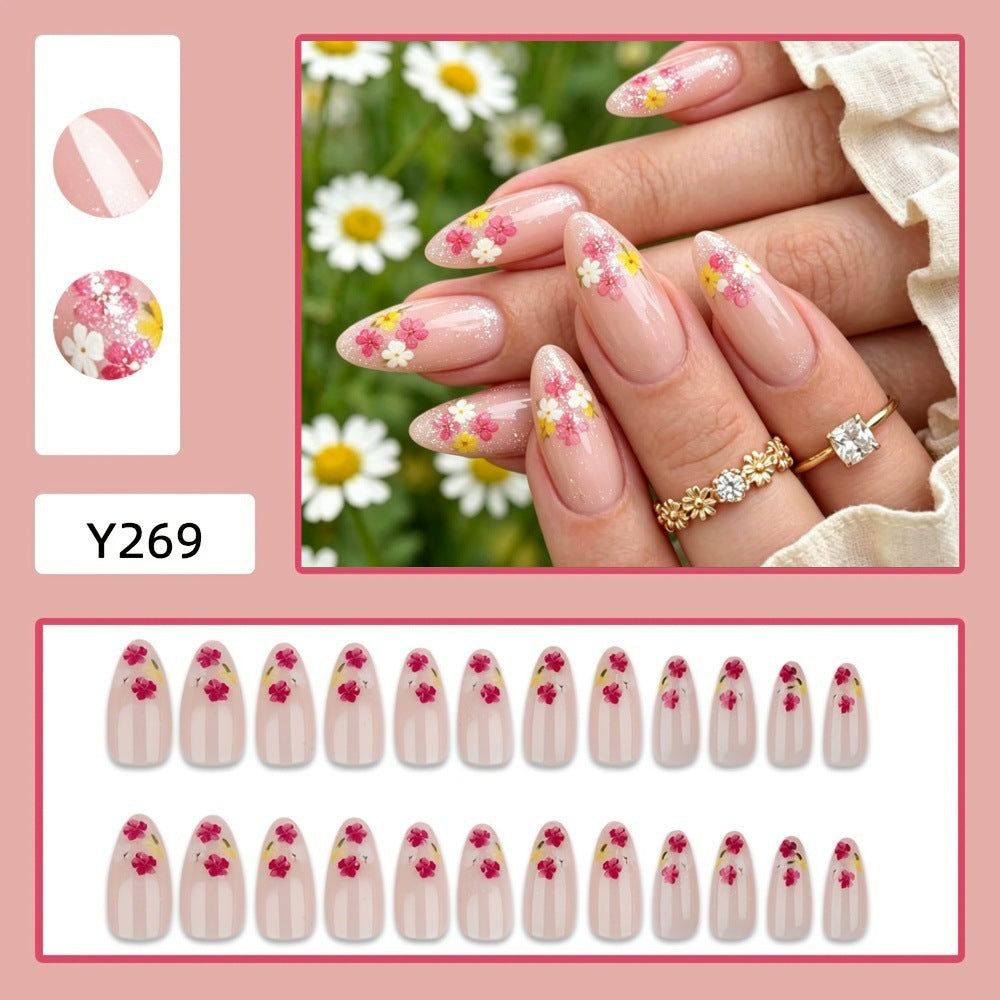 Elegante Kunstnägel mit Floralen Verzierungen Brehn