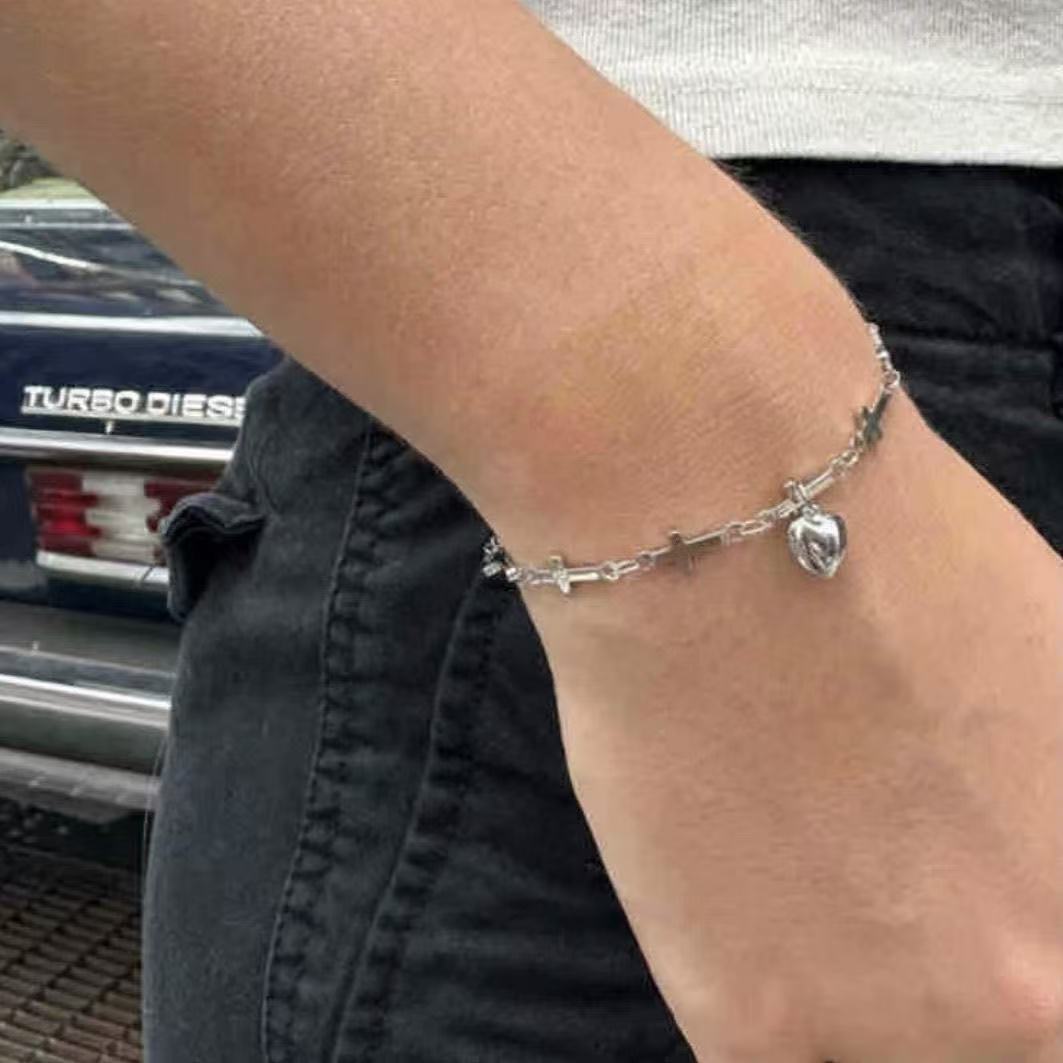 Kreuz- und Herz Charm Armband Brehn