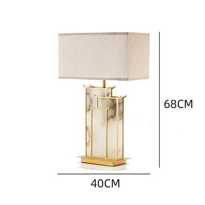 Künstlerische Tischlampe mit elegantem Marmorfuß