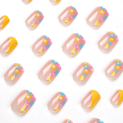 Kunstvolle Nagelverlängerungen mit Blumenmuster Brehn