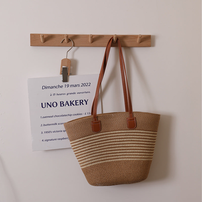 Elegante Bast-Handtasche mit Ledergriffen Brehn