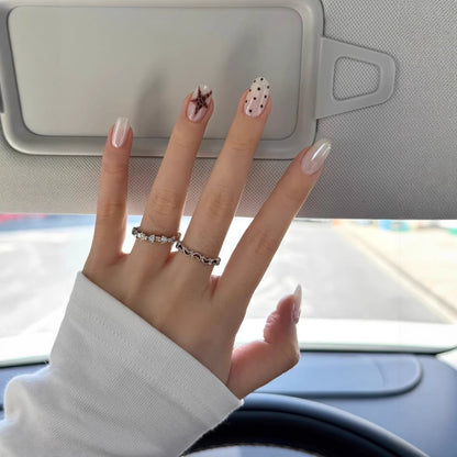 Künstlerisches Press-On Nagelkunst Set mit kreativen Stern- und Tupfen-Designs