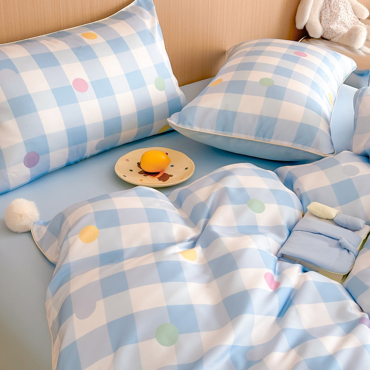 Kinder-Bettwäsche-Set aus Baumwollsatin mit Karomuster, pastellfarbener Tupfen-Akzentierung und Wendeseite
