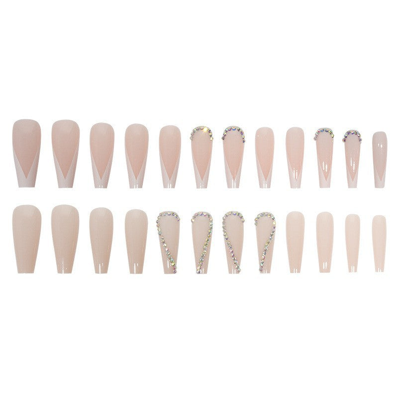 Stylisches Press-On-Nageldesign mit eleganten Strassakzenten Brehn