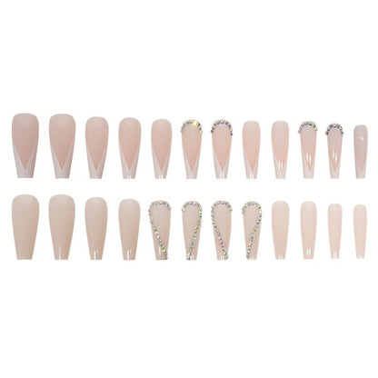 Stylisches Press-On-Nageldesign mit eleganten Strassakzenten Brehn