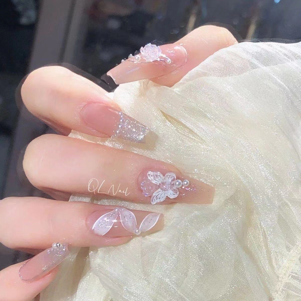 Künstlerisches Blumen-Design Press-On Nagelset Brehn