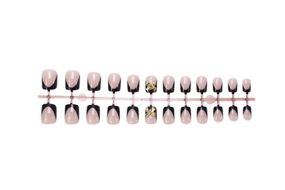 Kunstnagelset mit stylishen und eleganten Schwarz-Spitzen Brehn