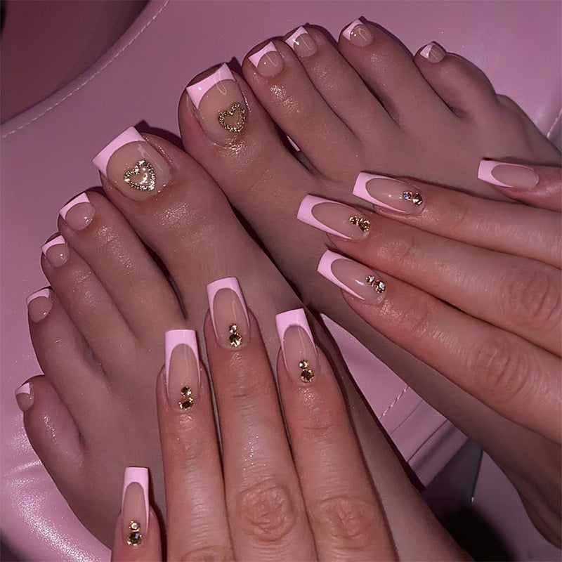 Premium dekoratives Press-On-Nagelset mit einzigartigen Verzierungen Brehn