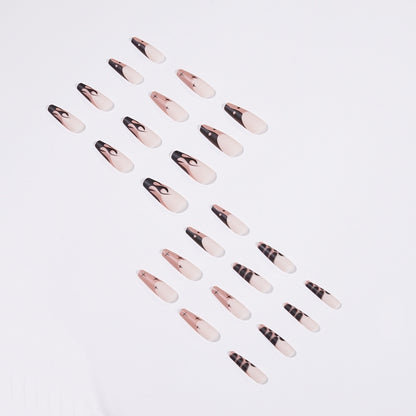 Kunstvolle Nagelkunst im stylishen Flammendesign Brehn