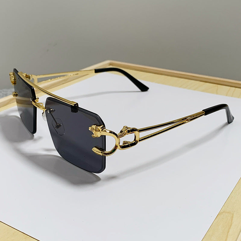 Damen Brille mit extravagantem Rahmen und luxuriösen Akzenten Brehn