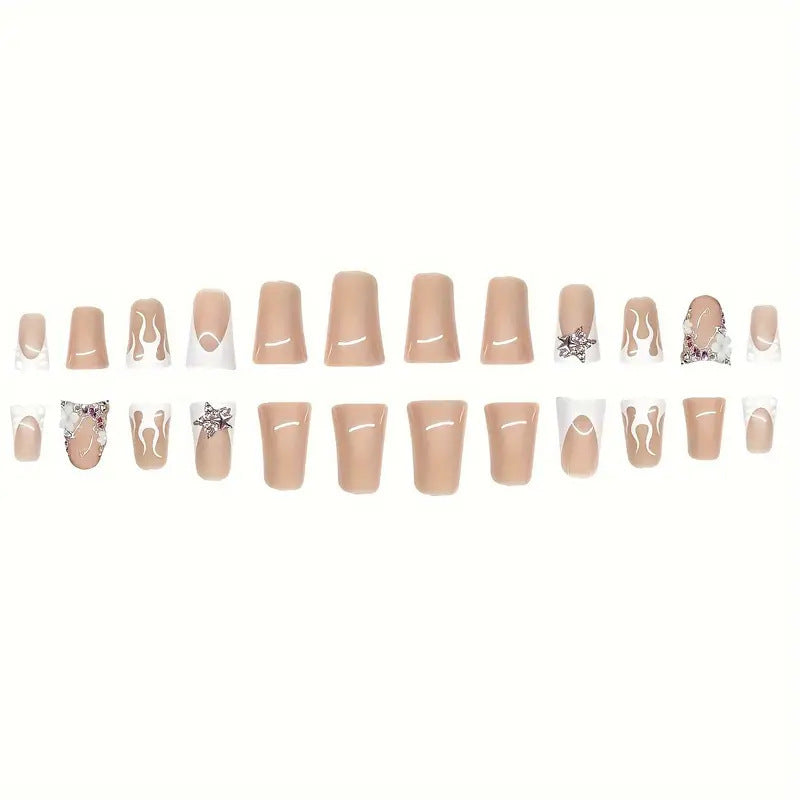 Dekorative mit Juwelen verzierte Nagelkunst Brehn