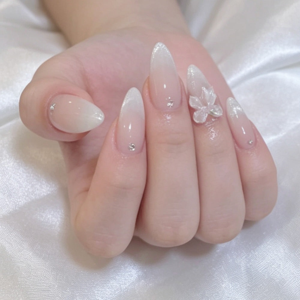 Elegantes Press-On-Nagelset mit dekorativem Bogen und Strassakzenten Brehn
