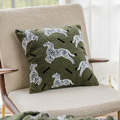 Flauschiges Zierkissen mit Tiermuster