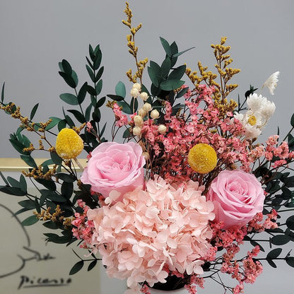 Premium getrocktes Blumenstrauß Arrangement