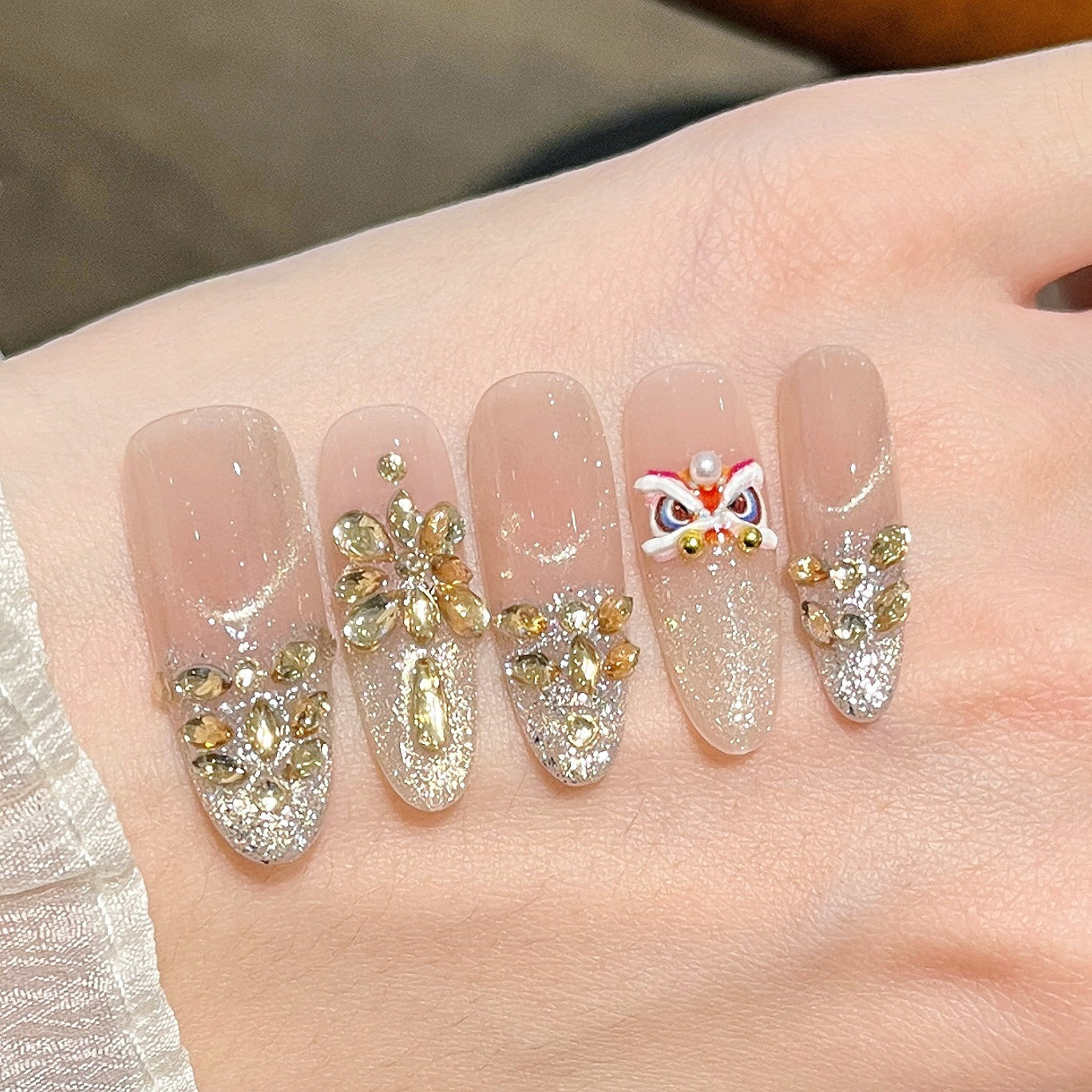 Dekorativer Strass Blumen Press-On Nail Set Brehn