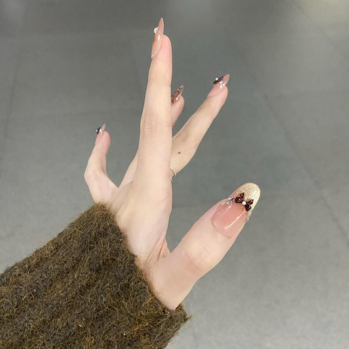 Dekoratives Press-On Nagelkunst Set
