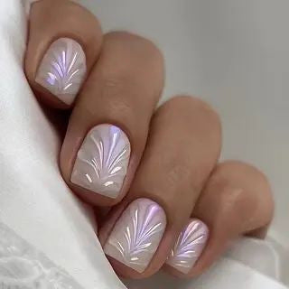 Elegantes irideszentes Nageldesign Brehn