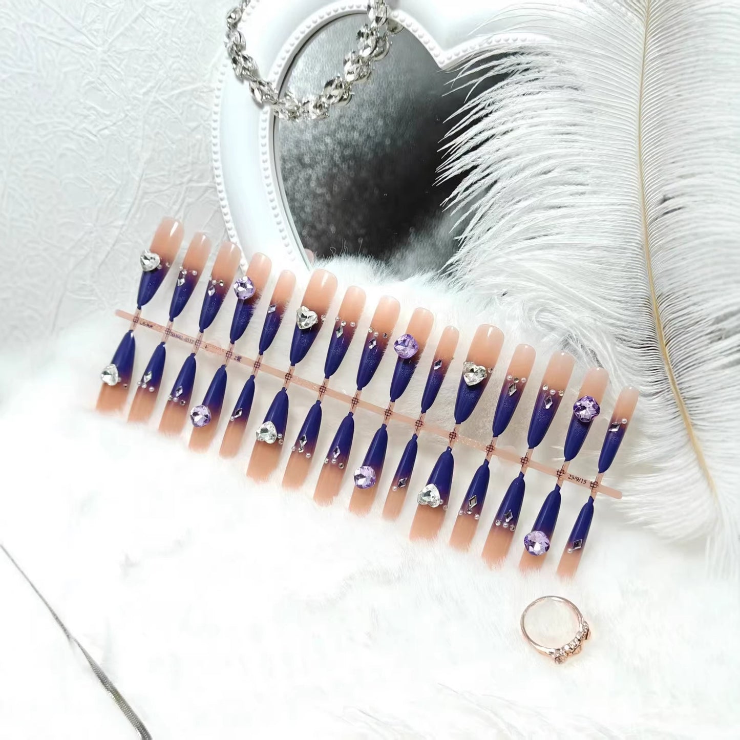 Kunstnägel mit Elegantem Glitter-Design und 3D-Strassakzenten Brehn