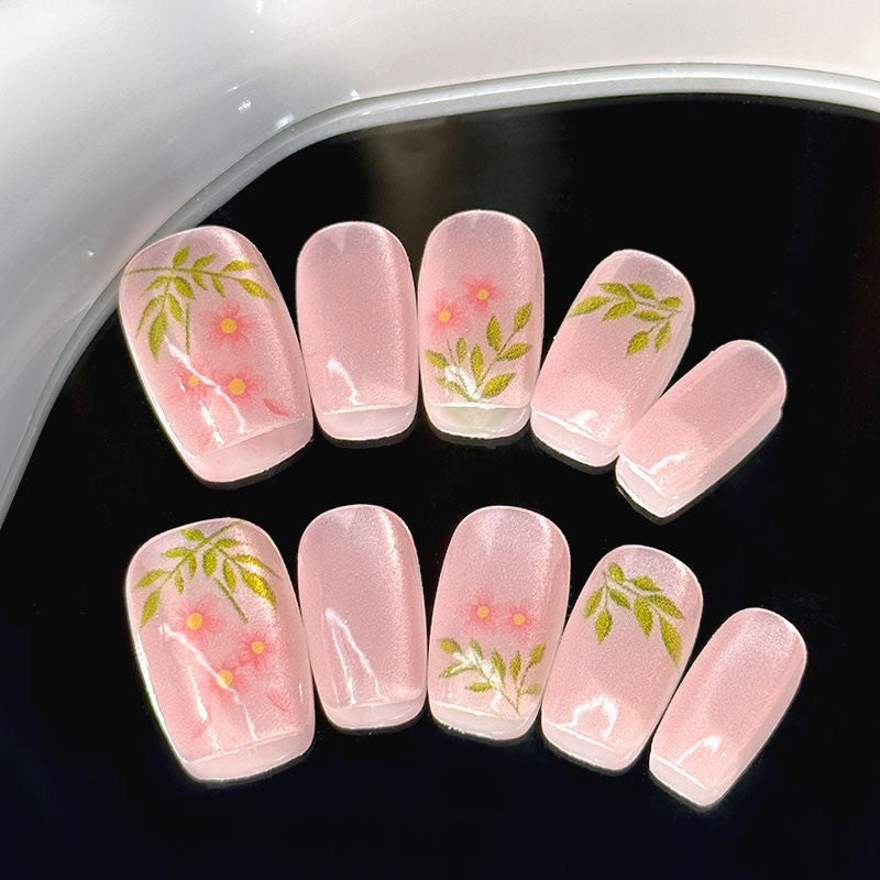 Künstlerisches Press-On-Nägel-Set mit floralem Design Brehn